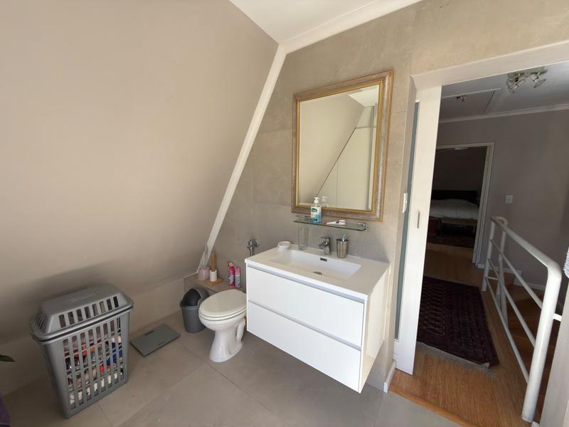 To Let 1 Bedroom Property for Rent in Sea Point Western Cape